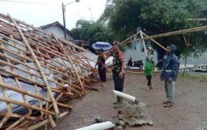 Puluhan Warung di Wisata Parang Gombong Rusak Diterjang Angin Puting Beliung