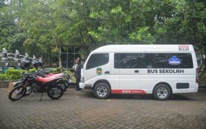 Hardiknas 2023, Bupati Purwakarta Serahkan Bantuan Bus Sekolah dan Motor Operasional
