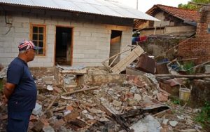 Rumah Pasutri Lansia di Purwakarta Ambruk, Hanya Andalkan Sumbangan Warga