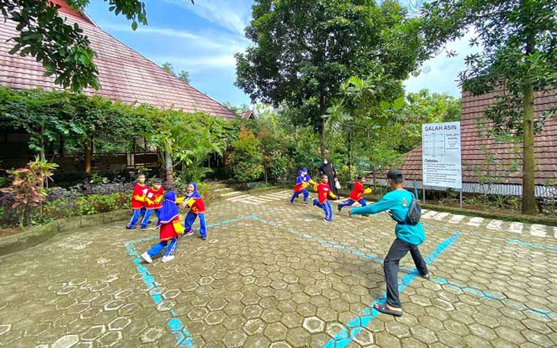 Kampung Kahuripan Cirangkong, Destinasi Wisata Edukasi yang Indah di Purwakarta