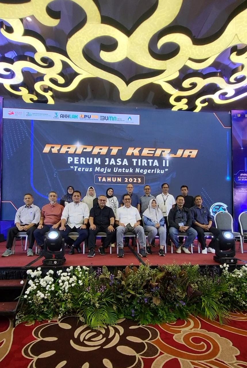 Jasa Tirta II melakukan sinkronisasi dan evaluasi Program Kerja Tahun 2023 melalui kegiatan rapat kerja yang diselenggarakan di Patra Cirebon Hotel & Convention