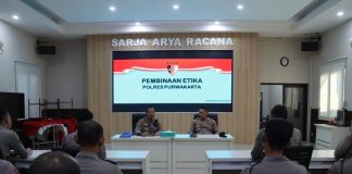 melaksanakan sosialisasi pembinaan etika profesi personel di aula Sarja Arya Rancana, Mapolres Purwakarta,