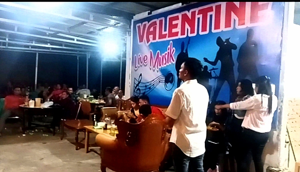 Grand Opening Lapo New Valentine Live Music kali ini mencoba merangkul berbagai minat dan bakat dari musisi lokal muda