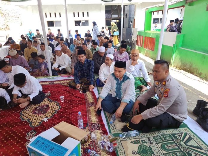 AKP Randy Freshtiadie hadiri Undangan Haul ke-22 AL-Asy'ary di Pondok Pesantren AL-Asy'ary Simpang, Kelurahan Sindangkasih, AKP Randy Freshtiadie hadiri Undangan Haul ke-22 AL-Asy'ary di Pondok Pesantren AL-Asy'ary Simpang, Kelurahan Sindangkasih,