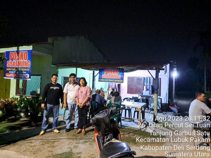 masyarakat bekerjasama untuk menjaga lingkungan agar tidak terjadi tindak kejahatan.