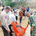 penemuan mayat seorang laki-laki tanpa identitas diri (MR X), yang telungkup mengapung di sungai janji