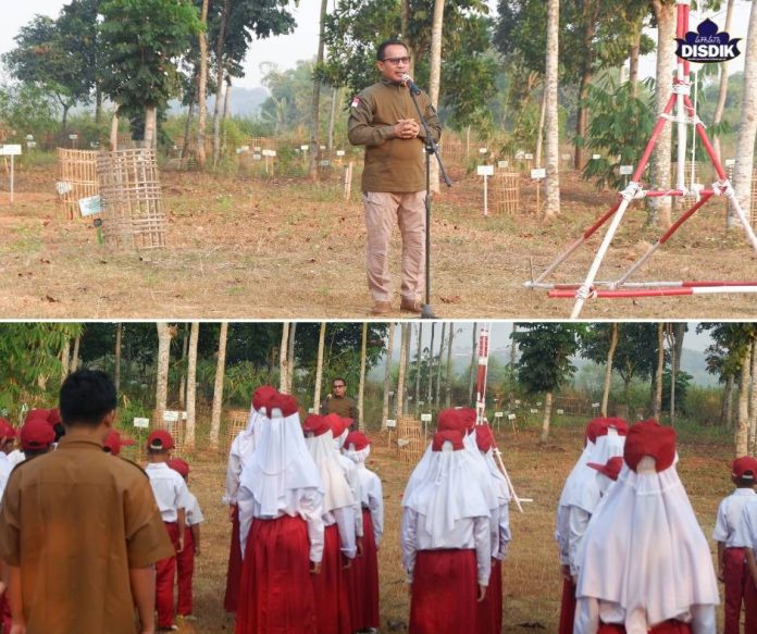 Kepala Dinas Pendidikan Kabupaten Purwakarta, Dr. H. Purwanto, M.Pd pada hari Senin, 11 September 2023 memimpin apel pagi