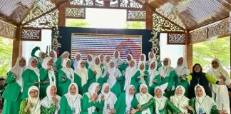 Ibu-ibu Fatayat NU Purwakarta menggelar pengajian dan istighosah dalam rangka memperingati Isra Mi'raj Nabi Muhammad SAW (Foto: Ist)