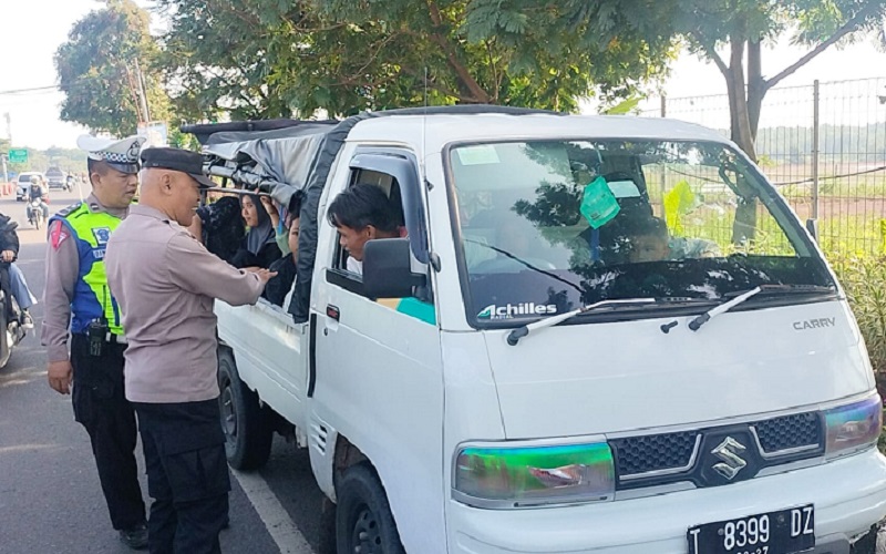 Demi Keselamatan, Warga di Purwakarta Diimbau Tak Gunakan Pikap Terbuka Untuk Wisata