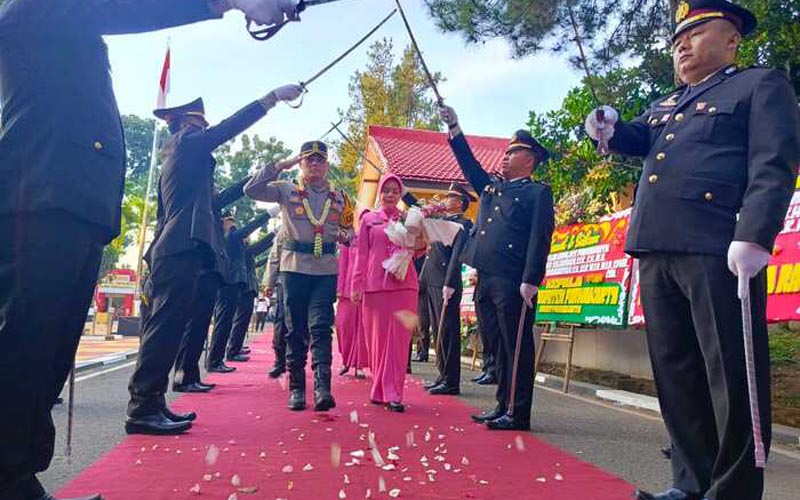 Suasana Haru Iringi Prosesi Pisah Sambut Kapolres Purwakarta