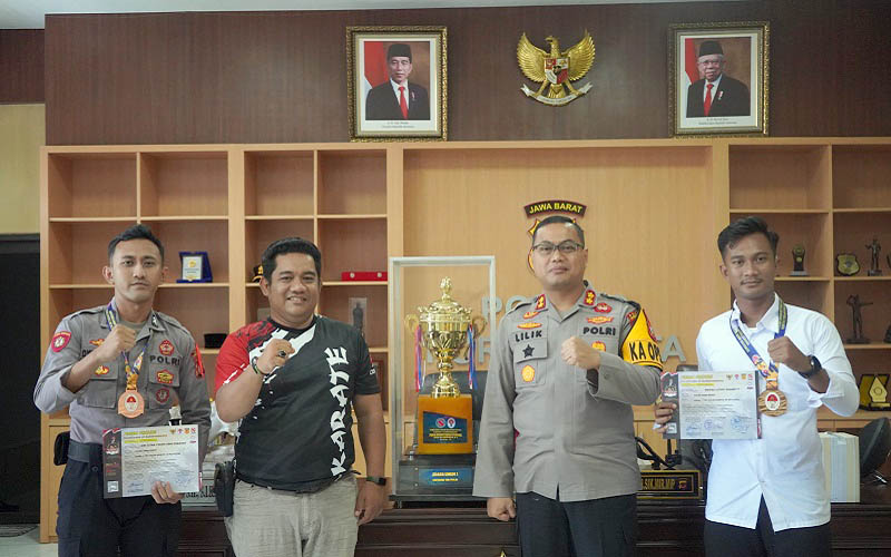 Personel Polres Purwakarta Raih Medali Open Internasional Karate Championship