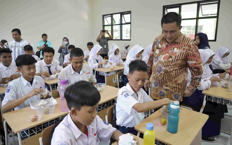 Makan bergizi gratis Purwakarta