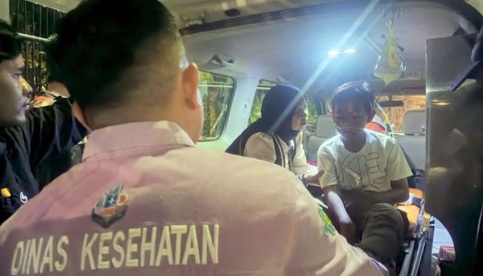 Respons Cepat Nakes Purwakarta Selamatkan Warga Pingsan di Pertunjukan Air Mancur