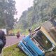 Truk telur terguling di Purwakarta