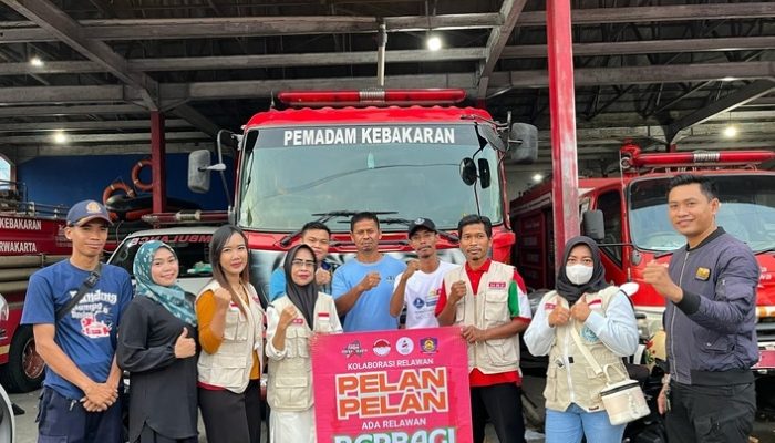 Kolaborasi Relawan Purwakarta Gelar Aksi Berbagi Takjil di Mako Damkar