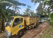 DLH Purwakarta Kerahkan Puluhan Armada Tangani Tumpukan Sampah di Mekarsari Darangdan