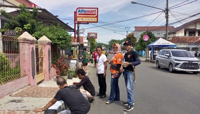 Lurah Cipaisan Pimpin Aksi Gotong Royong: Wujud Nyata Kepemimpinan dan Kepedulian Warga