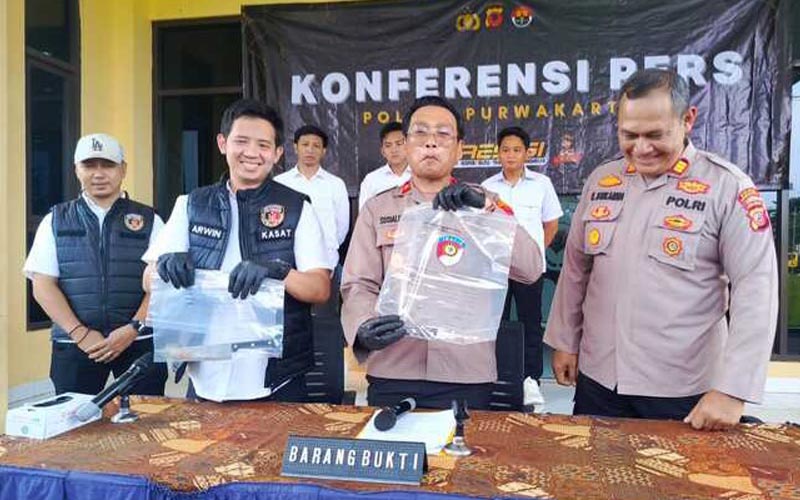 Wakapolres Purwakarta saat menggelar Konferensi pers