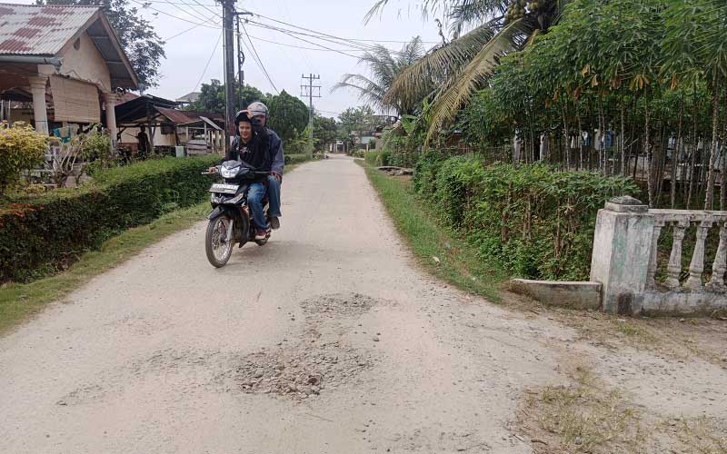 Jalan rusak di Purwakarta