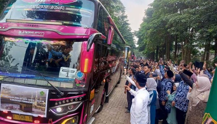 308 Jemaah Haji Asal Purwakarta Diberangkatkan Dengan 220 Mobil Dinas