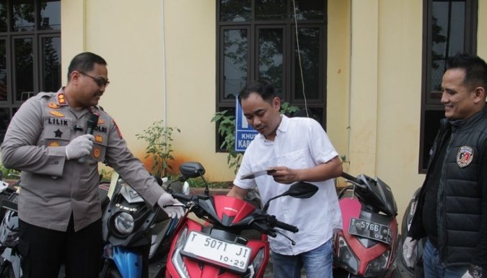 Polres Purwakarta Kembalikan Motor Curian kepada Warga Desa Tegalsari