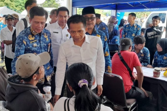 Bupati-Purwakarta-Om-Zein
