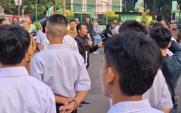 barak-militer-purwakarta Pelepasan siswa Purwakarta ke Barak Militer