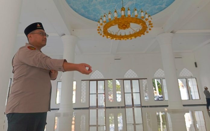 peresmian-masjid-alhusna Kapolres Purwakarta saat meresmikan Masjid Jami Al Husna