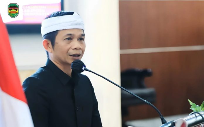 Bupati Purwakarta saat paripurna Raperda Perubahan APBD 2025