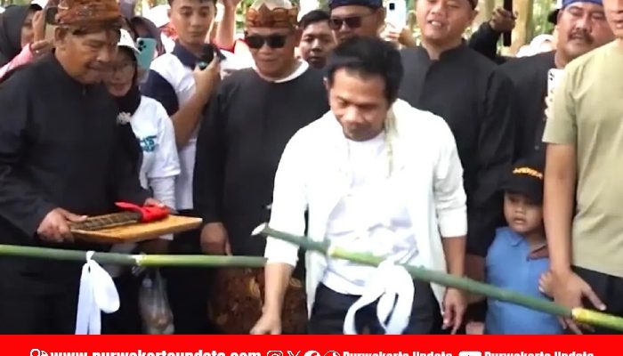 Om Zein Resmikan Pasar Sasagaran, Hidupkan Jajanan Tempo Dulu