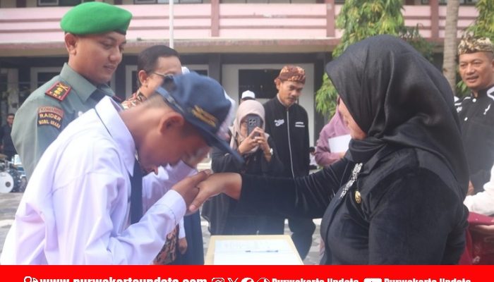 Sinergi Pendidikan: Dandim 0619/Letkol Inf Ardha Hadiri Serah Terima Siswa Baru di SMPN 1 Purwakarta