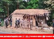 Satpol PP Purwakarta Bongkar Bangunan PKL Tak Layak Huni di Ranca Darah