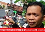Geram Lihat Tumpukan Sampah, Bupati Purwakarta Om Zein Turun Tangan di Jalan Industri
