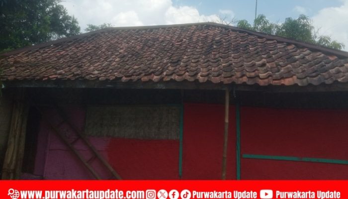 Rumah Pasangan Lansia di Purwakarta Nyaris Roboh, Setiap Hujan Terpaksa Mengungsi