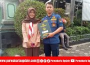 Tak Hanya Padamkan Api, Damkar Purwakarta Antar Siswi Ambil Rapor Jadi Wali Murid Dadakan