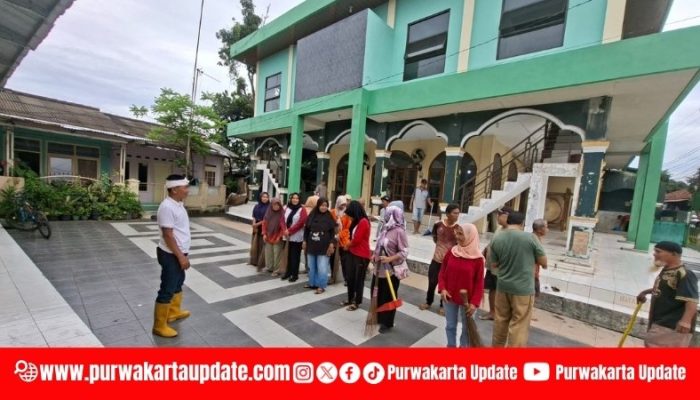 Warga Nagri Tengah Gotong Royong Bersihkan Masjid Jelang Ramadan