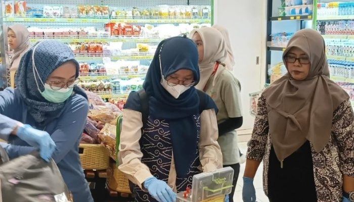 Diskannak dan Polres Purwakarta Periksa Kualitas Daging di Toserba Yogya, Hasilnya Relatif Aman Jelang Hari Raya Idul Fitri 1447 H