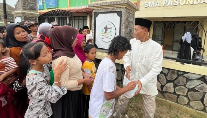Di HUT ke-18, SMK Informatika Pasundan Purwakarta Tutup Pesantren Ekologi dan Tebar Takjil untuk Warga