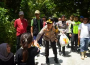 Pastikan Masyarakat Berlibur Dengan Aman, Kapolres Purwakarta Sapa Wisatawan di Taman Batu Bojong