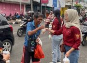 Berbagi di Bulan Suci, Ladies Brigez Purwakarta Turun ke Jalan Bagikan Takjil Gratis untuk Warga