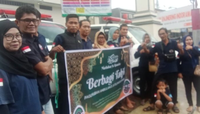 Paguyuban Jatiluhur Bersatu Tebar Takjil, Semarakkan Ramadan di Jalan Raya Jatiluhur