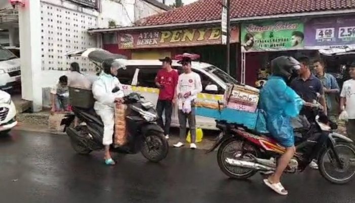 Paguyuban Ambulans Sajalur Berbagi Takjil di Lima Kecamatan, Tebar Kepedulian di Bulan Ramadan