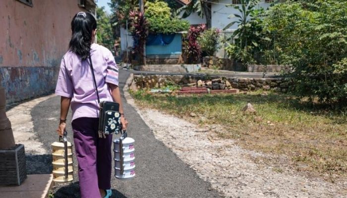 “Nganteuran” di Era Digital, Masih Bertahan atau Mulai Hilang?