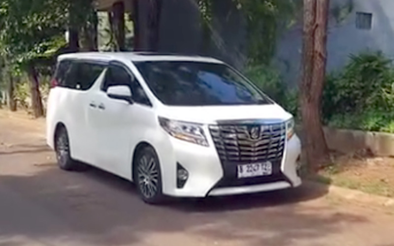 Mobil Alphard milik Dedi Mulyadi. (Foto: IG)