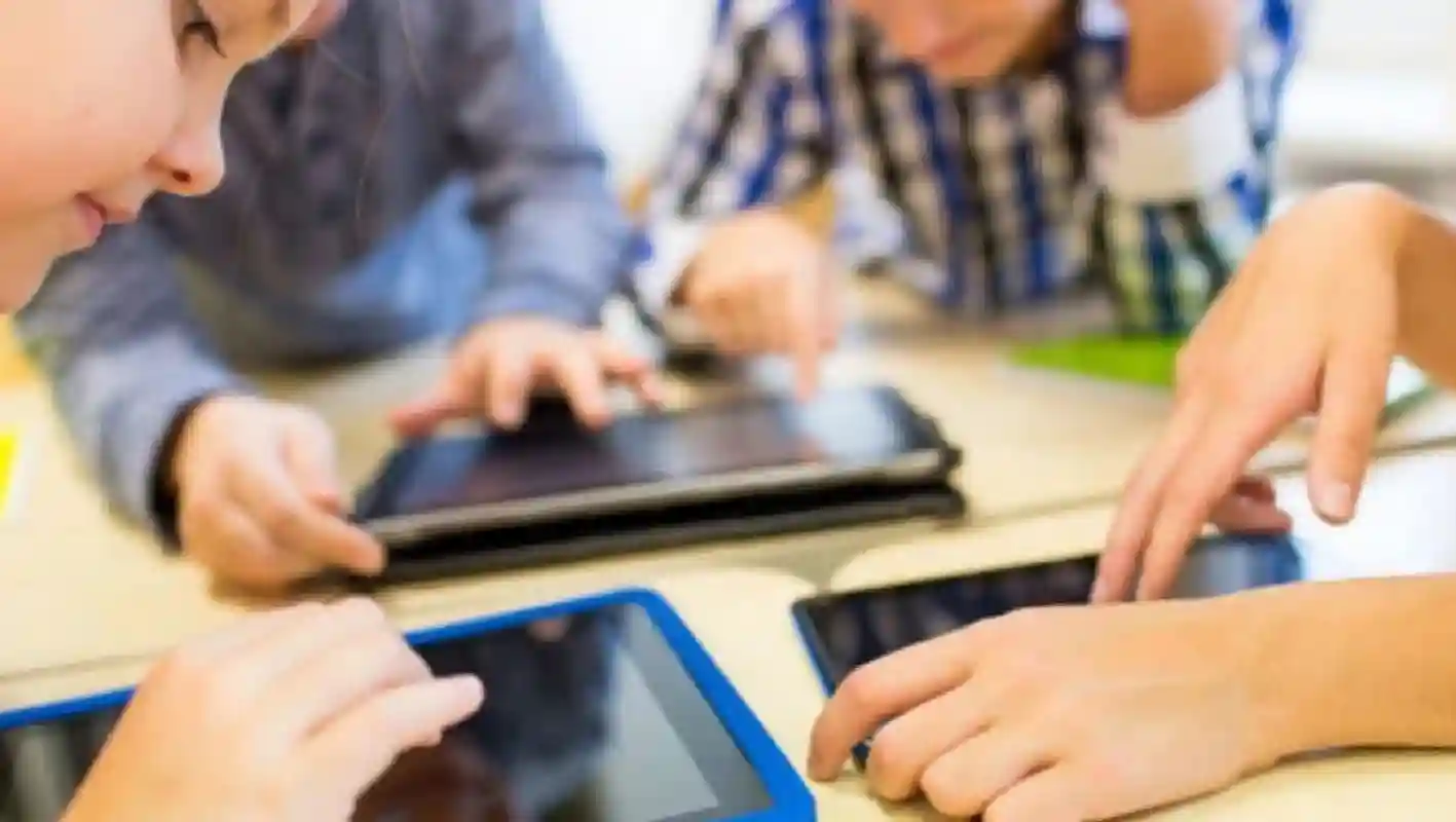 Pemerintah melarang akun tiktok hingga roblox remaja dan anak Purwakarta