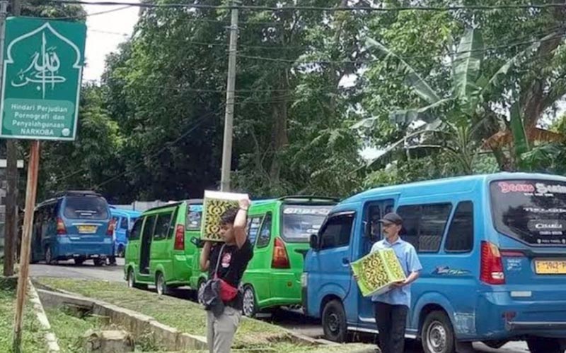 Ilustrasi mobil angkot