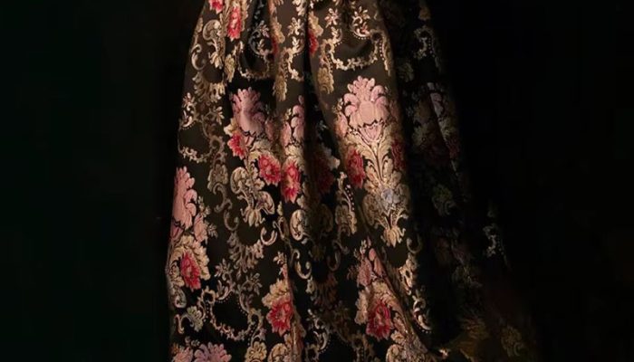 Gamis Motif Damask, Tampil Elegan dan Cantik di Hari Lebaran