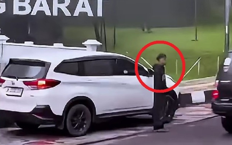 Parkir liar di perbatasan Subang-Bandung Barat