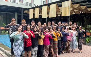 Peringati Hari Kartini, Harper Purwakarta Gelar Fashion Show Busana Nusantara