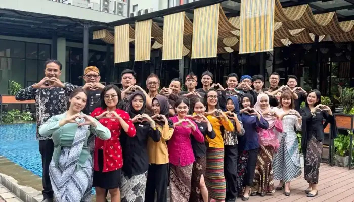 Peringati Hari Kartini, Harper Purwakarta Gelar Fashion Show Busana Nusantara